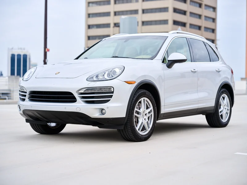 Porsche Cayenne, front, auction photography by Analog Autohaus